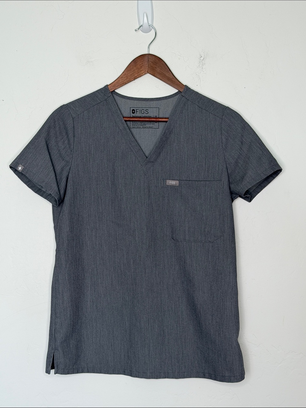 FIGS Catarina One-Pocket Scrub Top XS Graphite Gray V-Neck Medical Scrubs
